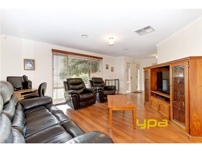 41 Salween Crescent, Roxburgh Park VIC 3064