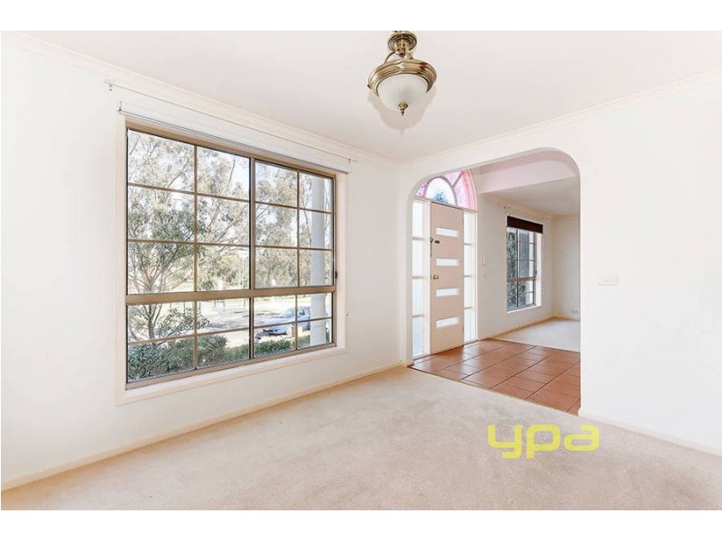 25 Ravenhill Boulevard, Roxburgh Park VIC 3064