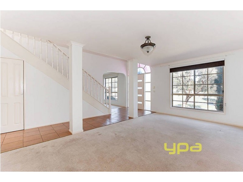 25 Ravenhill Boulevard, Roxburgh Park VIC 3064