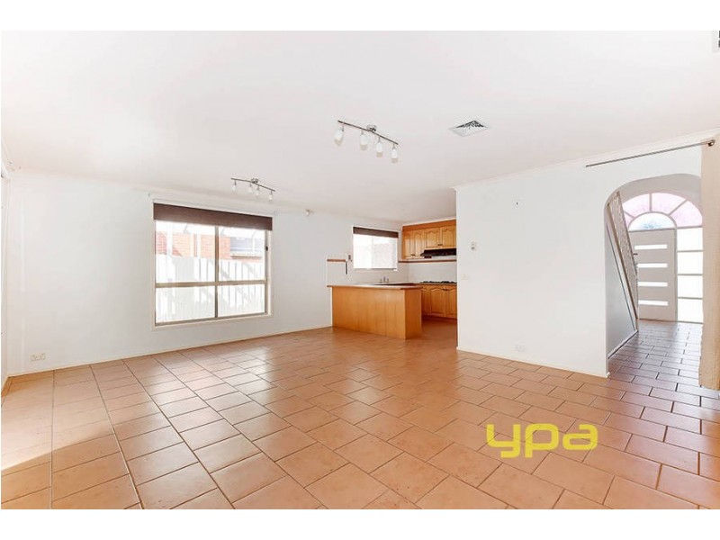 25 Ravenhill Boulevard, Roxburgh Park VIC 3064