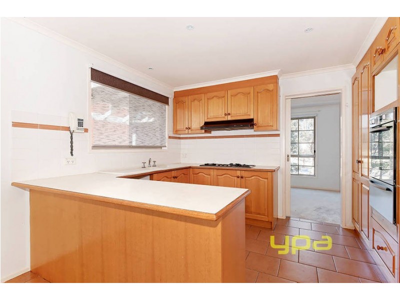 25 Ravenhill Boulevard, Roxburgh Park VIC 3064