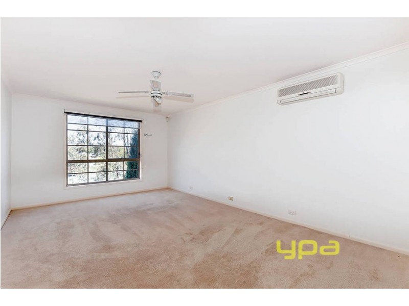 25 Ravenhill Boulevard, Roxburgh Park VIC 3064