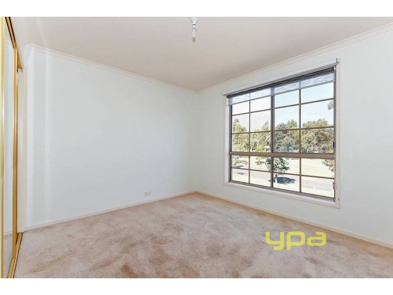 25 Ravenhill Boulevard, Roxburgh Park VIC 3064