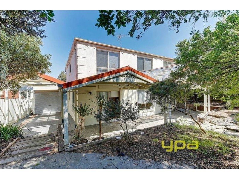 25 Ravenhill Boulevard, Roxburgh Park VIC 3064