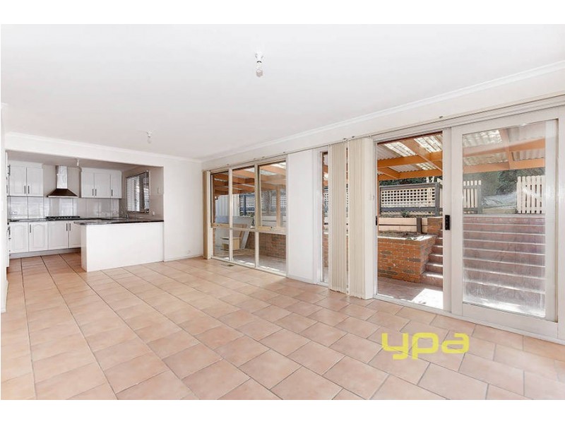 26 Knight Crescent, Roxburgh Park VIC 3064