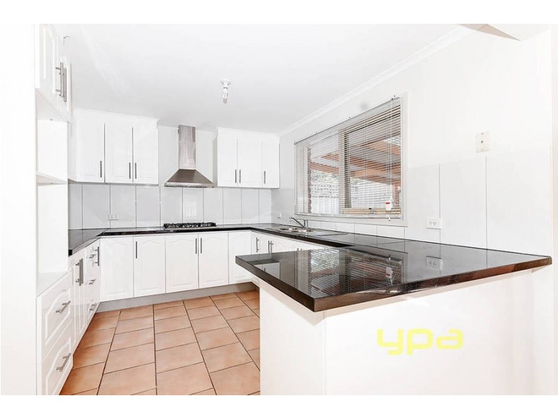 26 Knight Crescent, Roxburgh Park VIC 3064