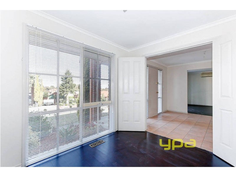 26 Knight Crescent, Roxburgh Park VIC 3064