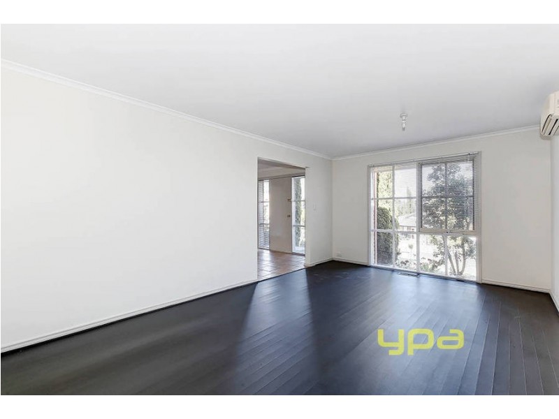 26 Knight Crescent, Roxburgh Park VIC 3064