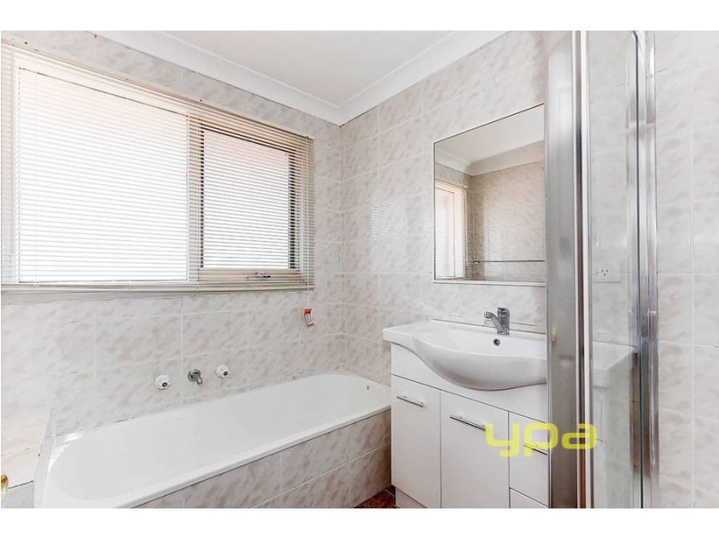 26 Knight Crescent, Roxburgh Park VIC 3064