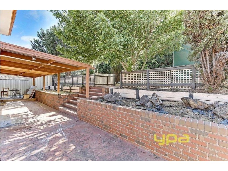 26 Knight Crescent, Roxburgh Park VIC 3064