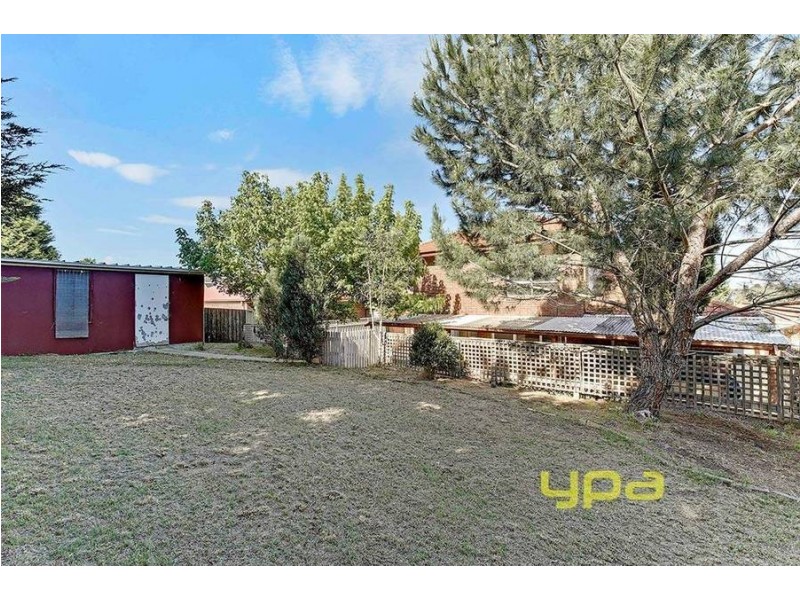 26 Knight Crescent, Roxburgh Park VIC 3064