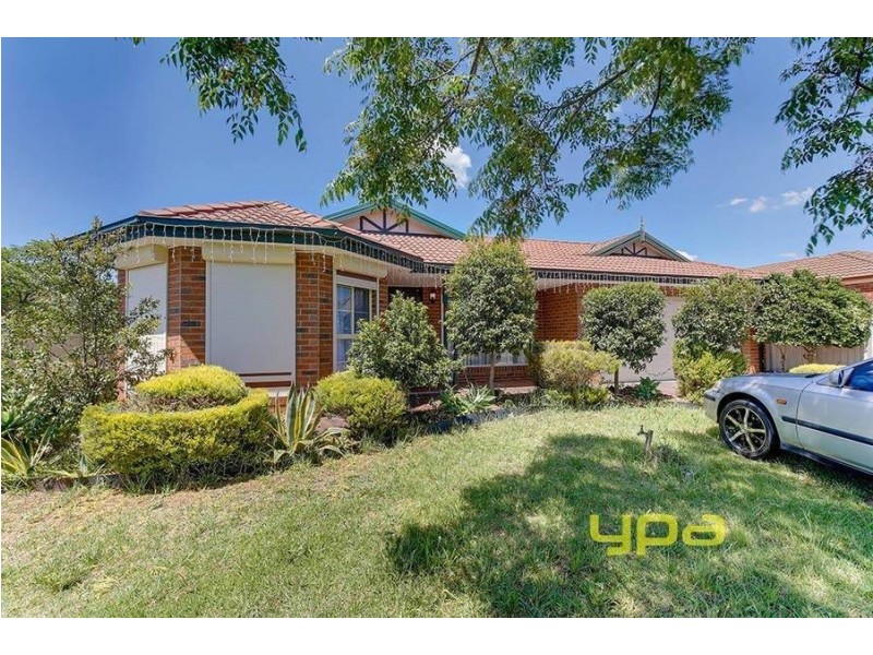 24 McKeown Crescent, Roxburgh Park VIC 3064