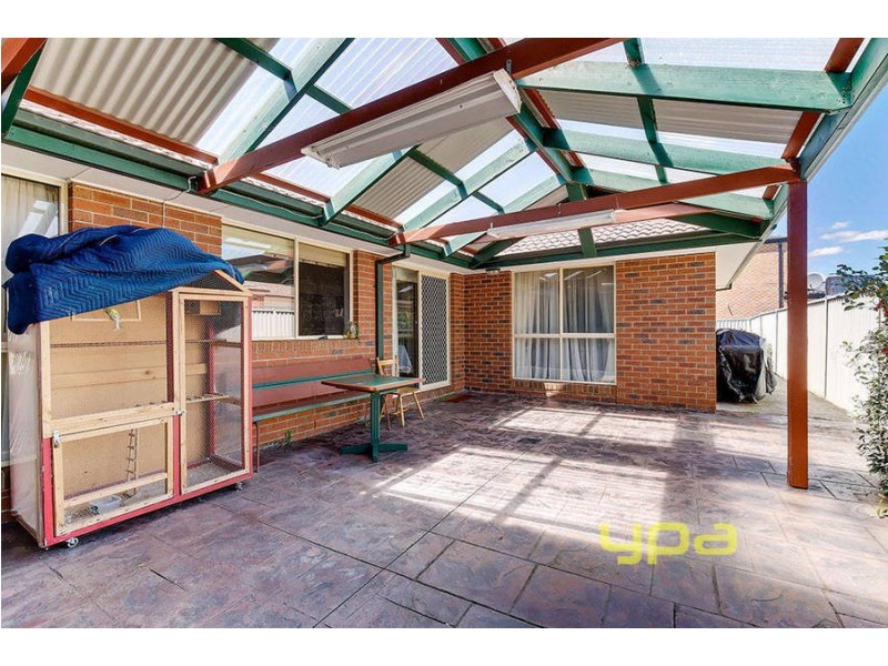 24 McKeown Crescent, Roxburgh Park VIC 3064