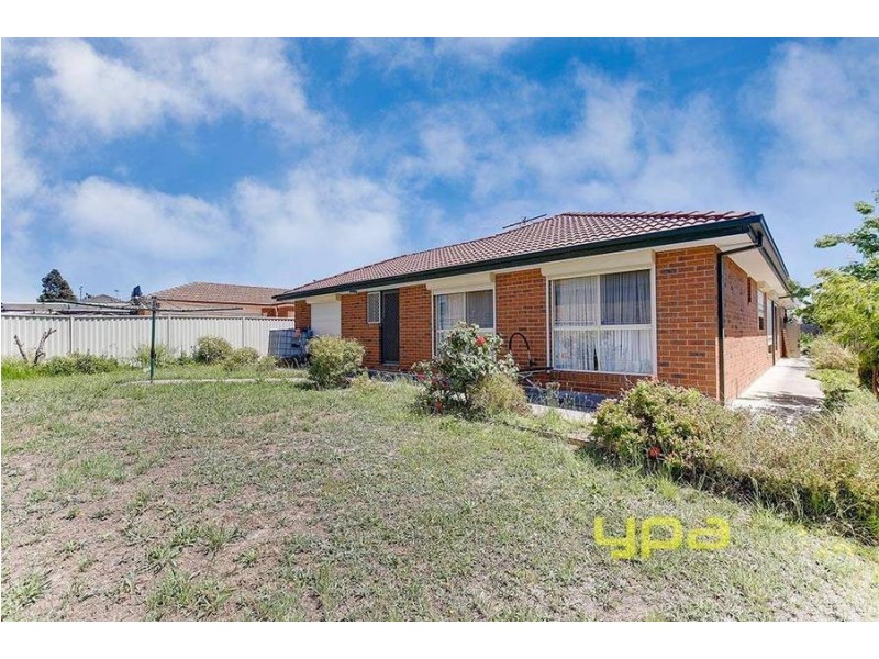 24 McKeown Crescent, Roxburgh Park VIC 3064