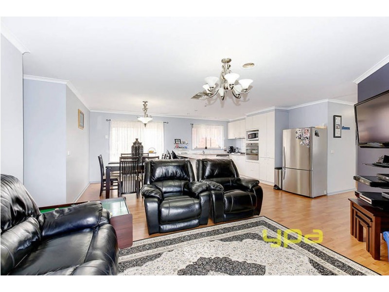 24 Sommerville Drive, Roxburgh Park VIC 3064