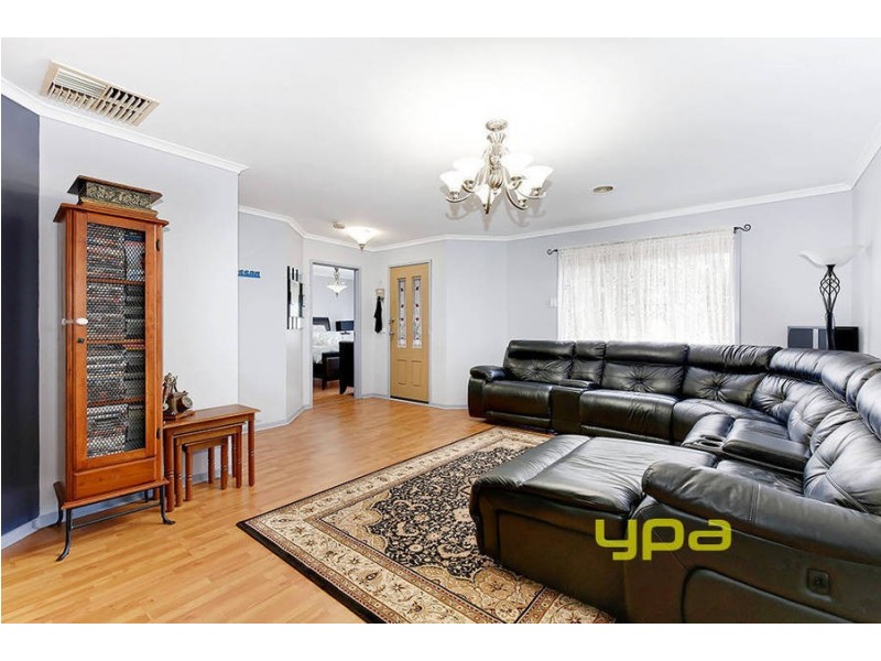 24 Sommerville Drive, Roxburgh Park VIC 3064