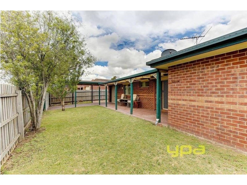 24 Sommerville Drive, Roxburgh Park VIC 3064
