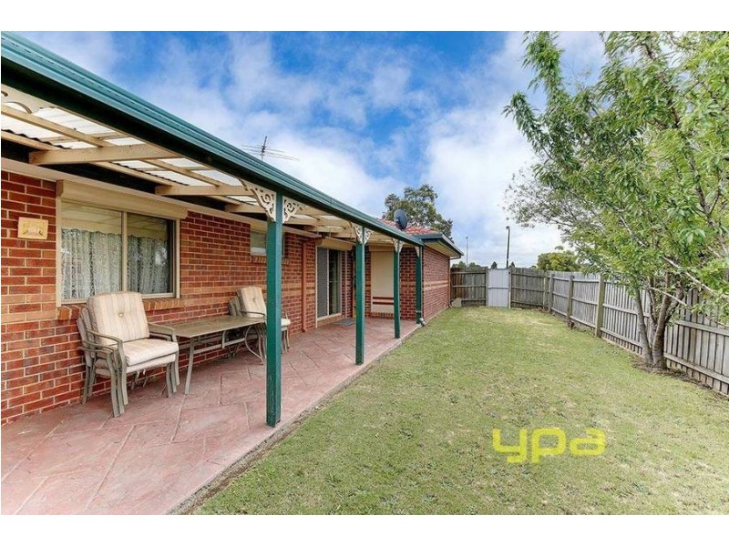 24 Sommerville Drive, Roxburgh Park VIC 3064