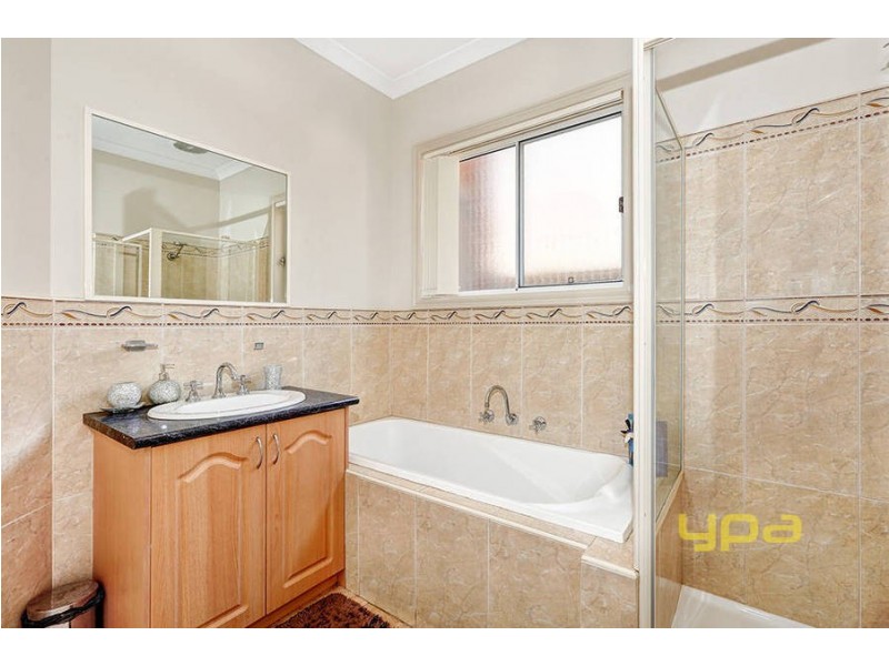 3 Brushwood Circuit, Roxburgh Park VIC 3064