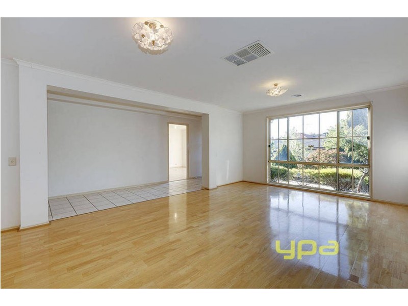 11 Correll Way, Roxburgh Park VIC 3064