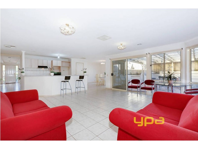 11 Correll Way, Roxburgh Park VIC 3064