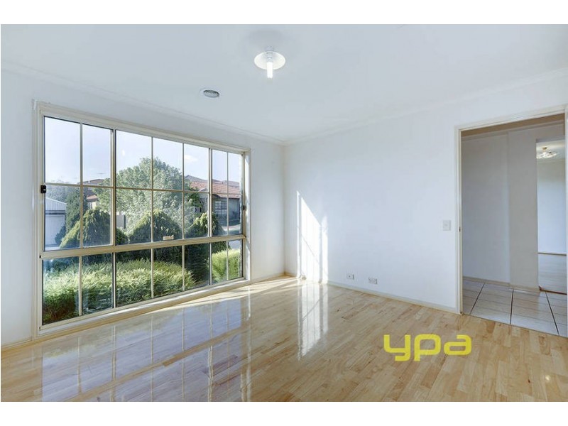 11 Correll Way, Roxburgh Park VIC 3064