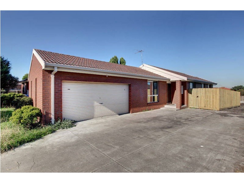 1/18 Pinnaroo Circuit, Meadow Heights VIC 3048