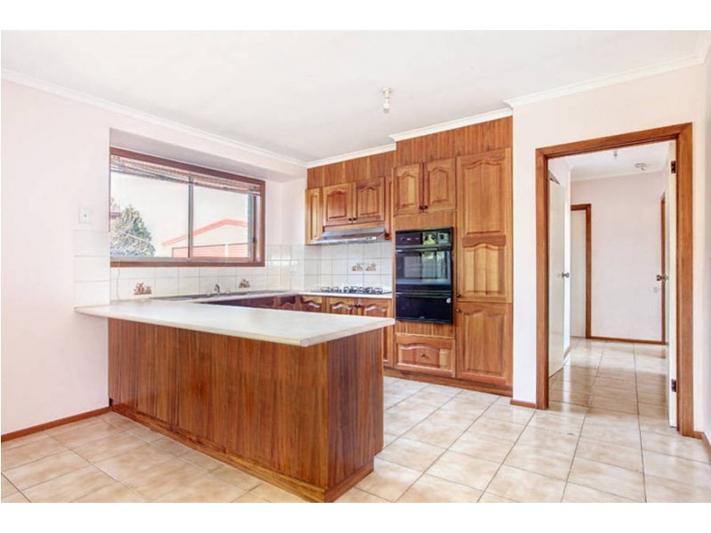 1/18 Pinnaroo Circuit, Meadow Heights VIC 3048