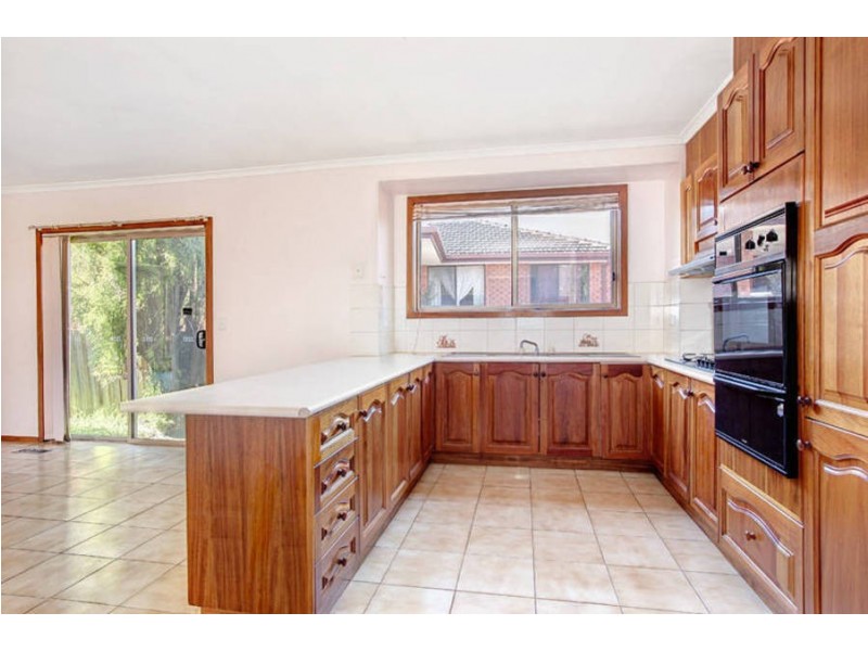 1/18 Pinnaroo Circuit, Meadow Heights VIC 3048