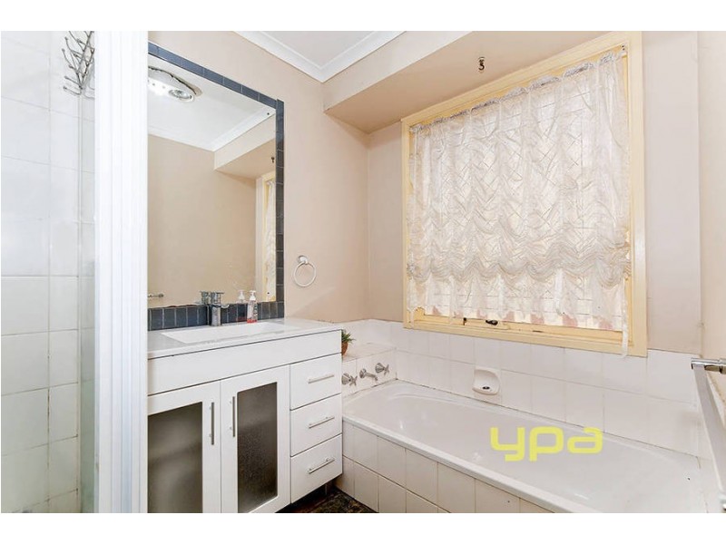 1/119 Rokewood Crescent, Meadow Heights VIC 3048