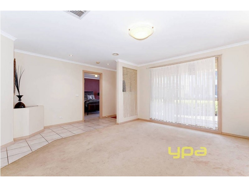 23 McIntyre Avenue, Roxburgh Park VIC 3064