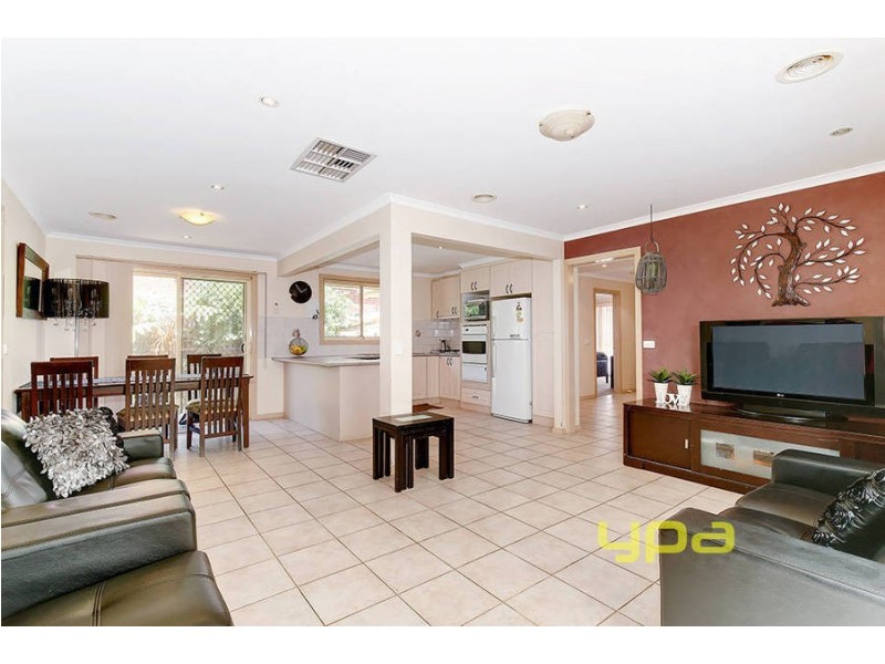 23 McIntyre Avenue, Roxburgh Park VIC 3064