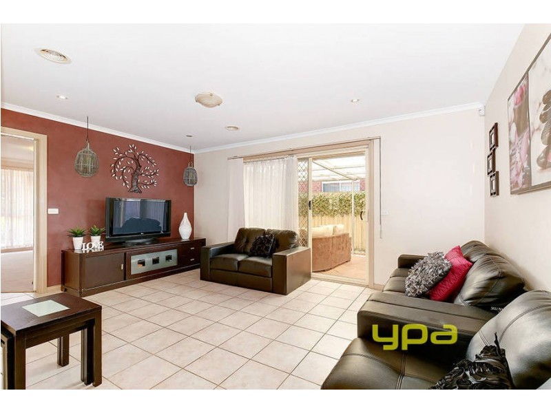 23 McIntyre Avenue, Roxburgh Park VIC 3064