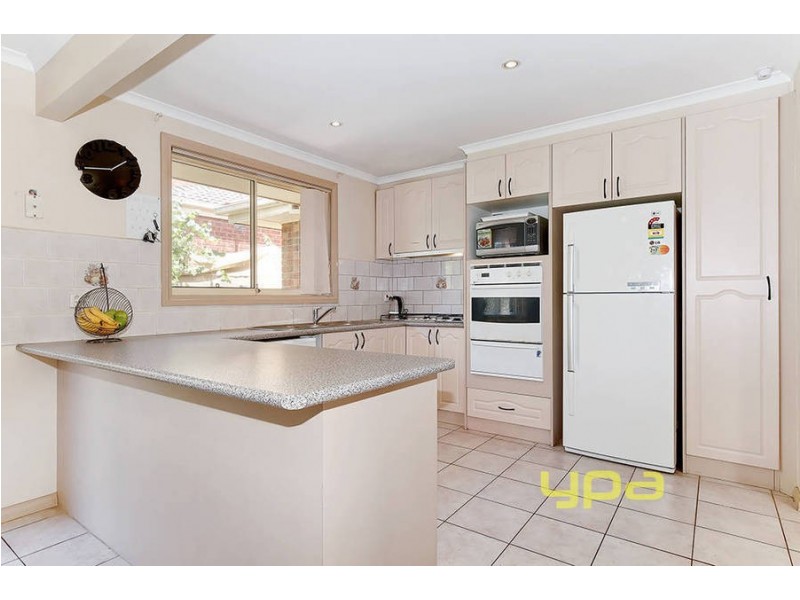 23 McIntyre Avenue, Roxburgh Park VIC 3064