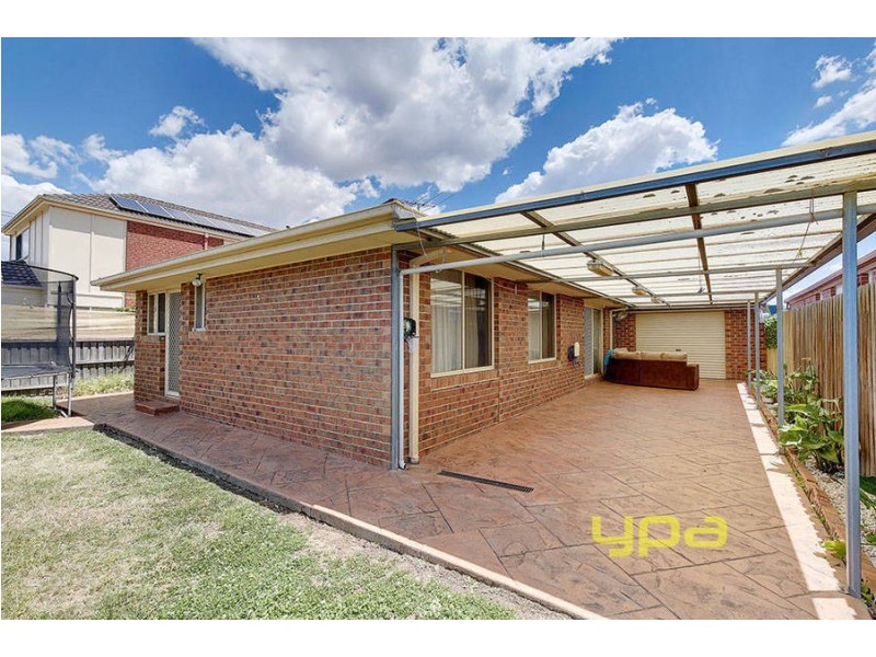 23 McIntyre Avenue, Roxburgh Park VIC 3064