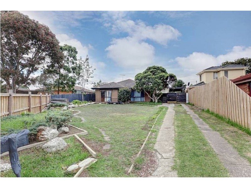 8 Denver Court, Meadow Heights VIC 3048