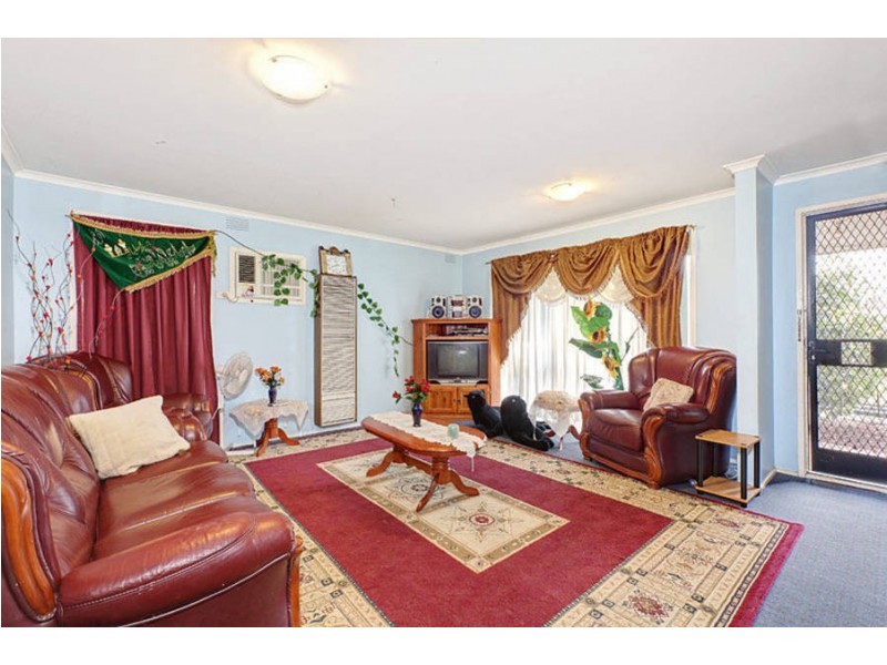 8 Denver Court, Meadow Heights VIC 3048