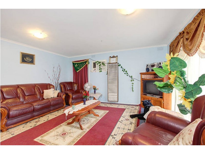 8 Denver Court, Meadow Heights VIC 3048