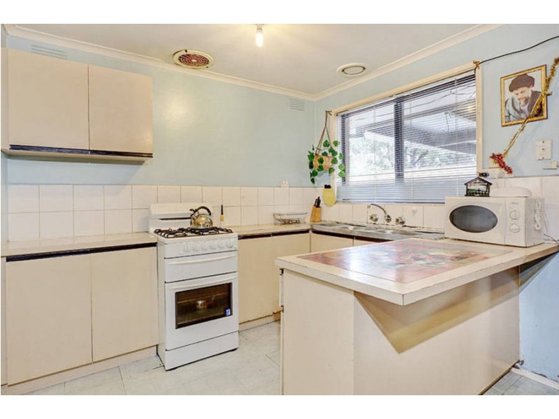 8 Denver Court, Meadow Heights VIC 3048