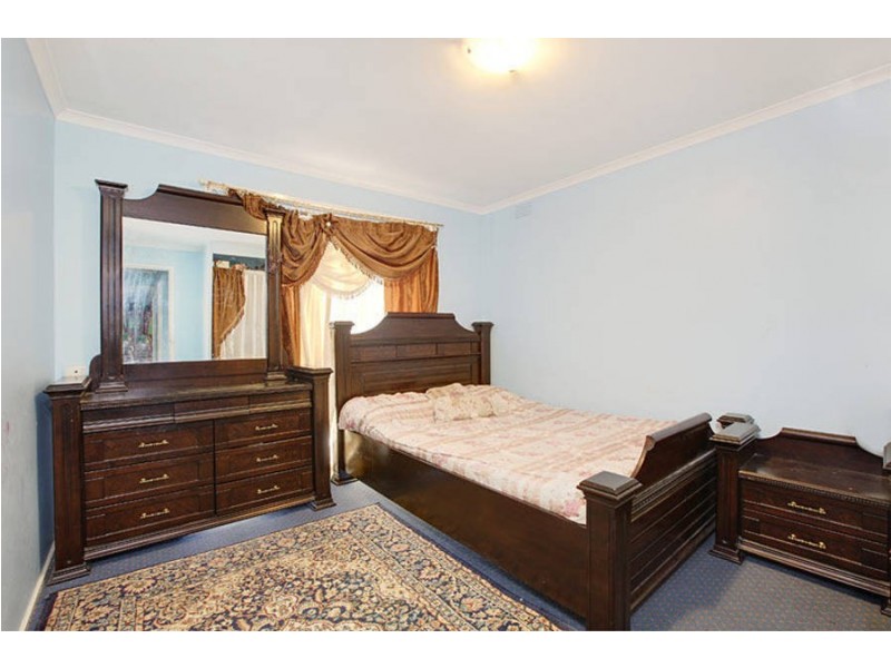 8 Denver Court, Meadow Heights VIC 3048