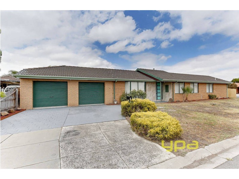 5 Reading Close, Roxburgh Park VIC 3064