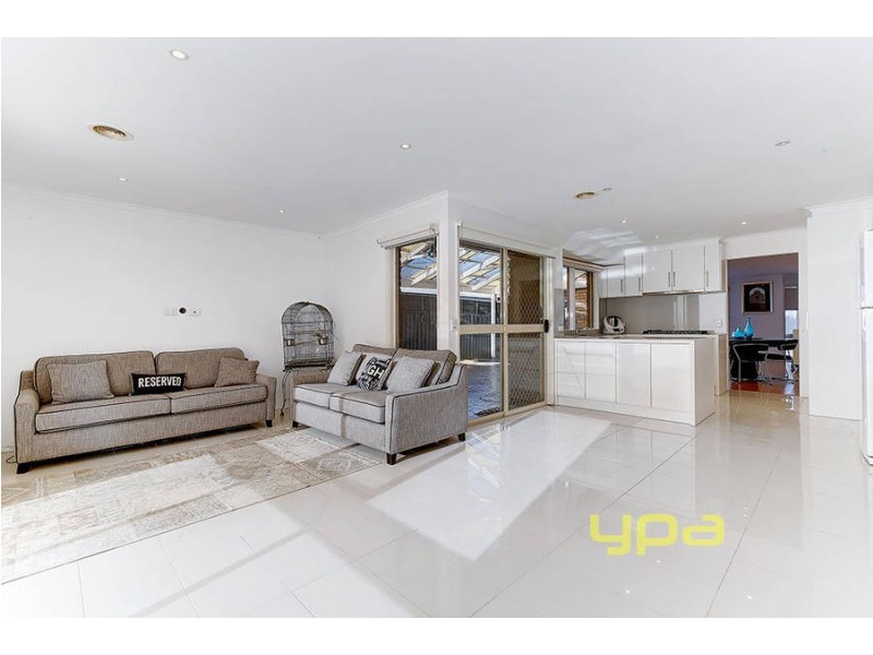 15 Linden Close, Meadow Heights VIC 3048