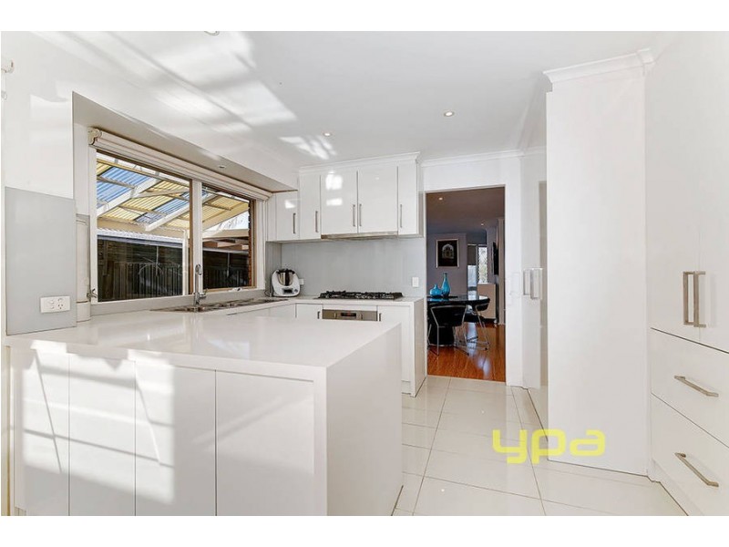 15 Linden Close, Meadow Heights VIC 3048