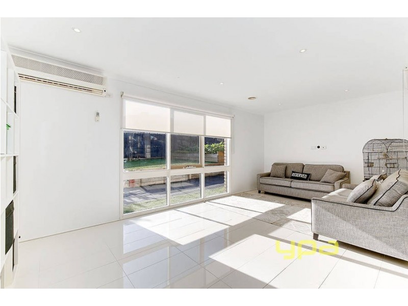 15 Linden Close, Meadow Heights VIC 3048