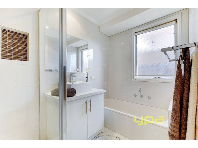 15 Linden Close, Meadow Heights VIC 3048