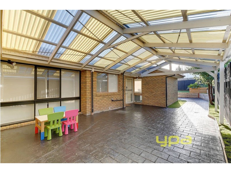 15 Linden Close, Meadow Heights VIC 3048