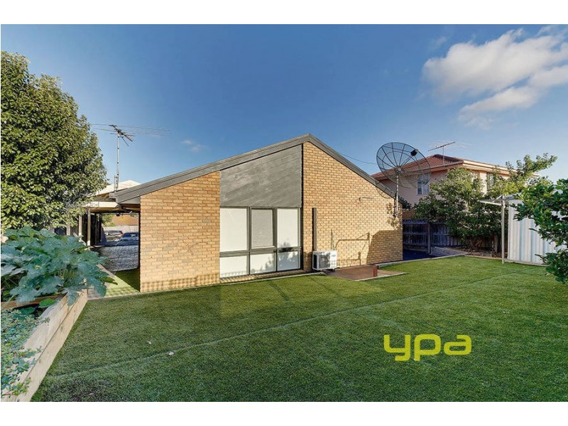 15 Linden Close, Meadow Heights VIC 3048