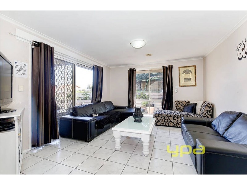 41 Ravenhill Boulevard, Roxburgh Park VIC 3064