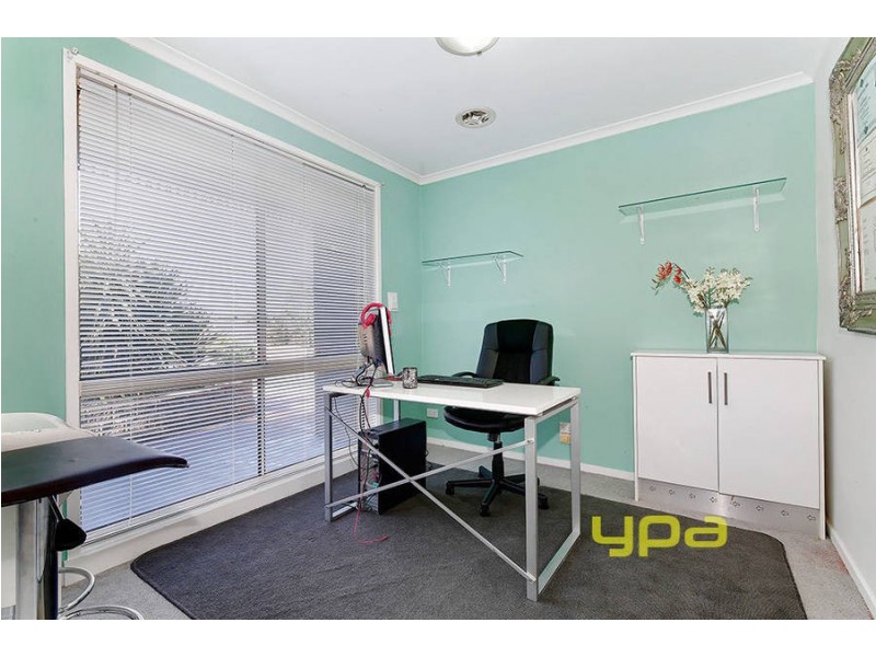 41 Ravenhill Boulevard, Roxburgh Park VIC 3064