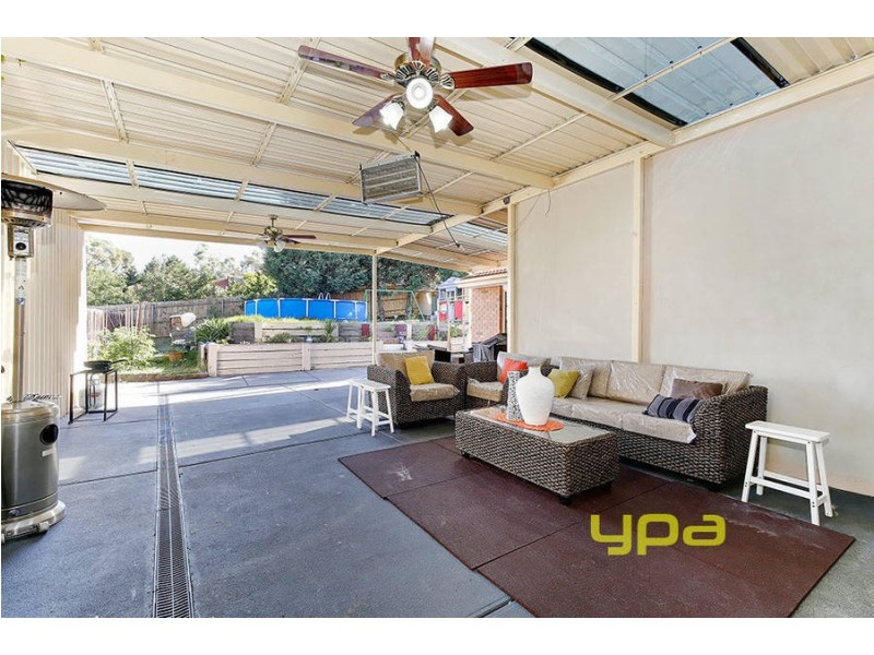 41 Ravenhill Boulevard, Roxburgh Park VIC 3064